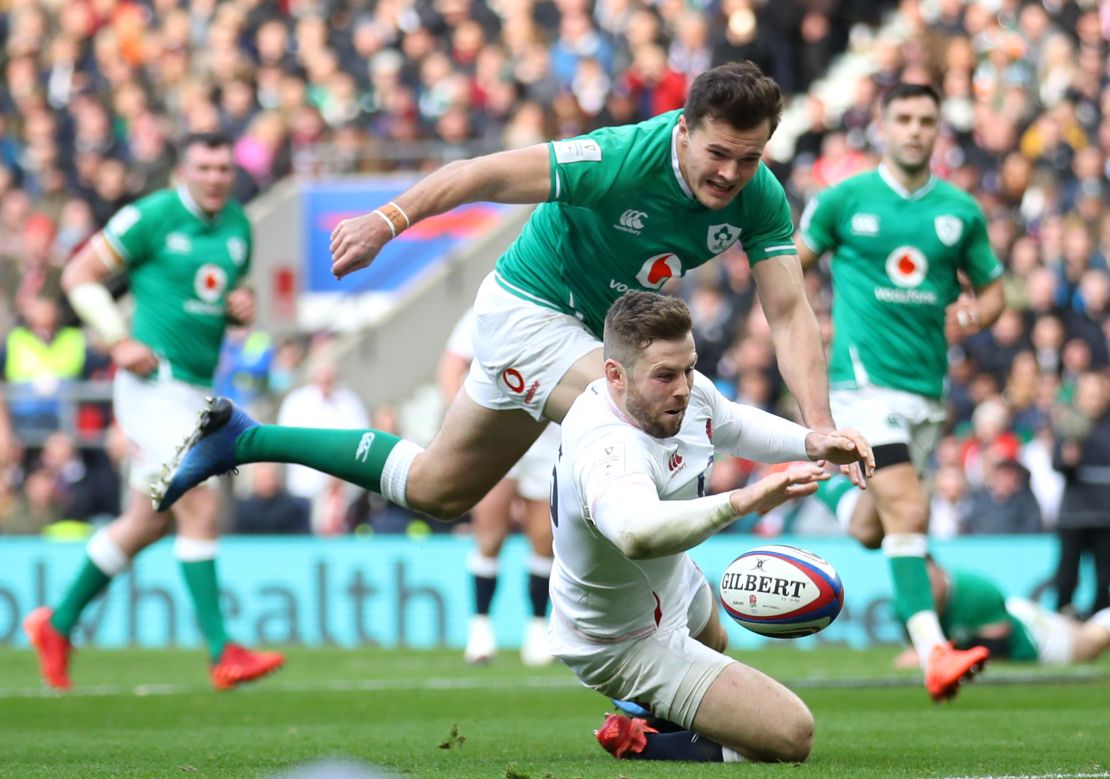 Elliot Daly beats Jacob Stockdale of Ireland to the ball to score England's second try his team's second try in the first half at Twickenham. 