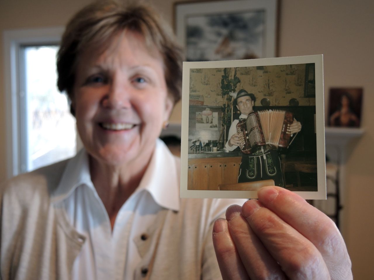 Stolen stein US woman returns it to German tavern 55 years after