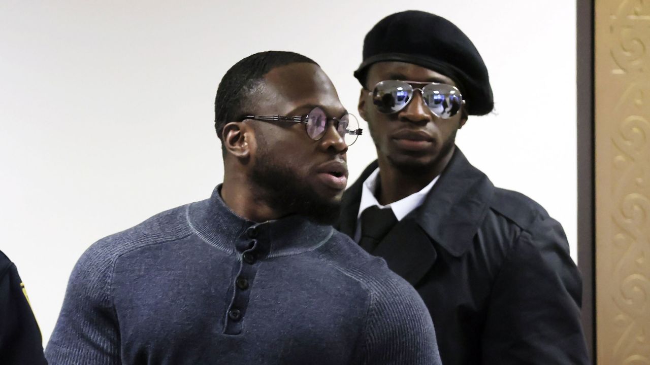 Abimbola Osundairo (left) and Olabinjo Osundairo arrive at the Leighton Criminal Courthouse.
