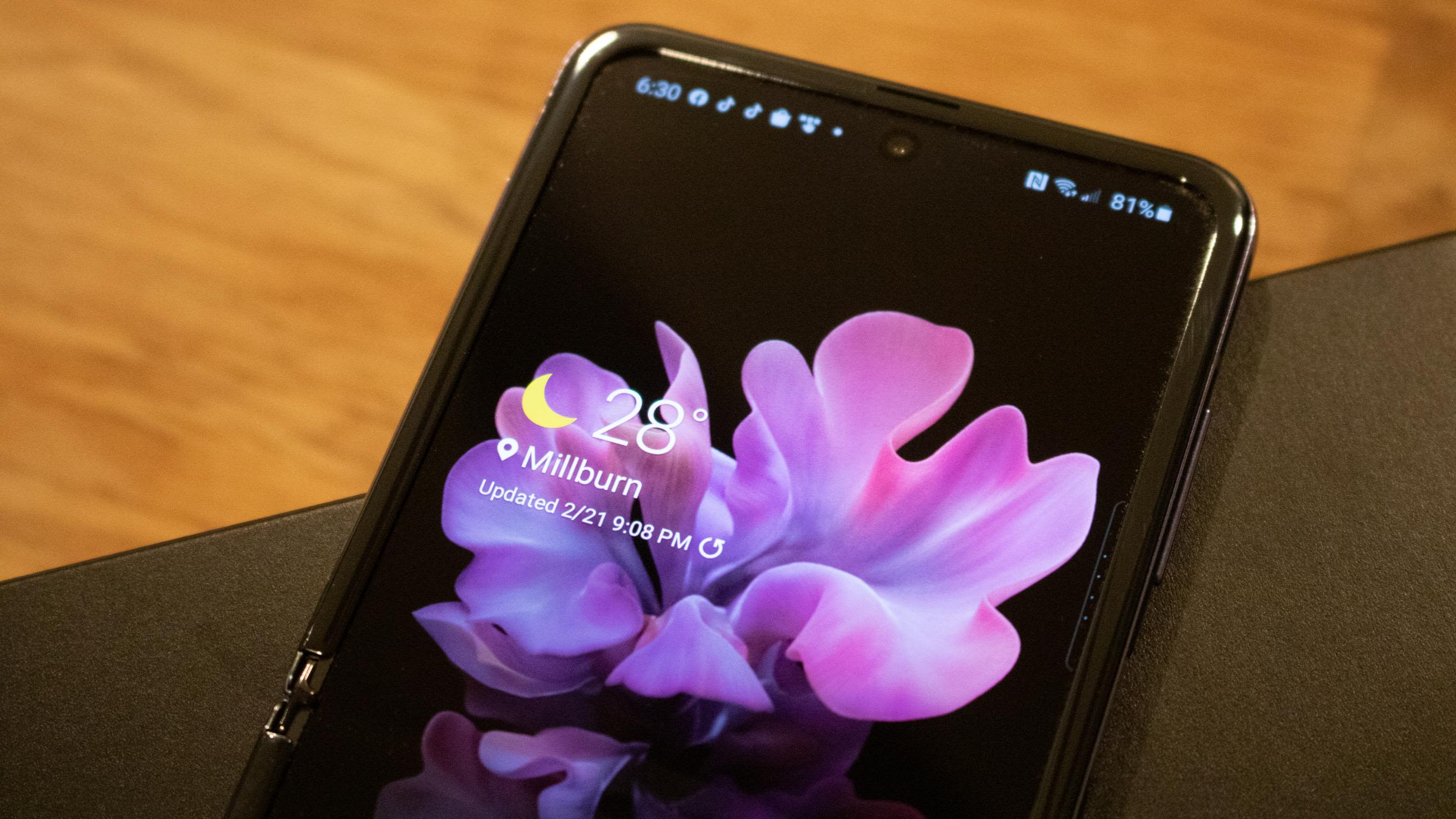 Samsung Galaxy Z Flip Review It S The Best Foldable Yet Cnn Underscored