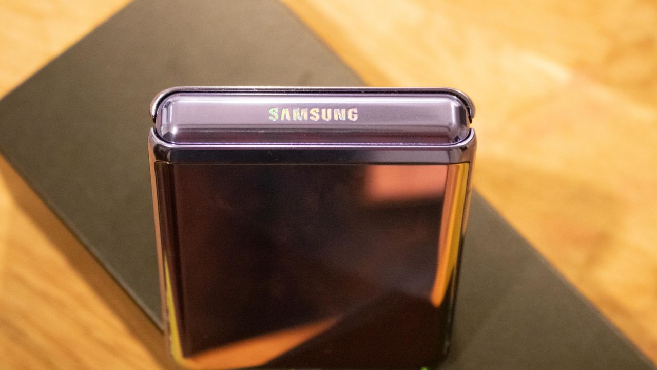 4-underscored samsung galaxy z flip review