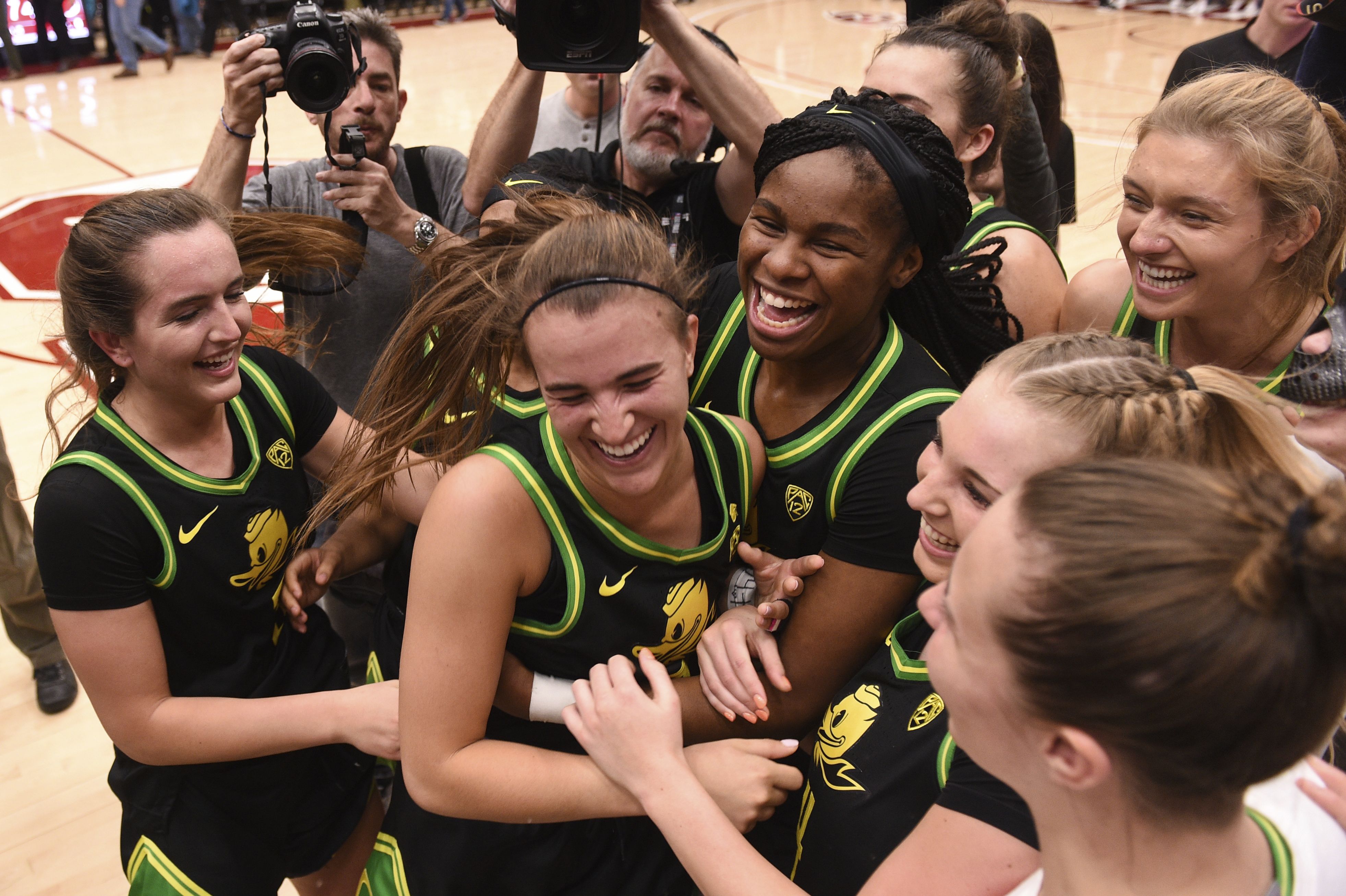 Sabrina Ionescu: Oregon star honors Kobe Bryant and makes NCAA history