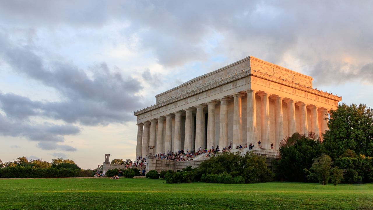 <strong>5. Lincoln Memorial: </strong>This monument to the 16th US President reads: "In this temple, as in the hearts of the people for whom he saved the Union, the memory of Abraham Lincoln is enshrined forever."