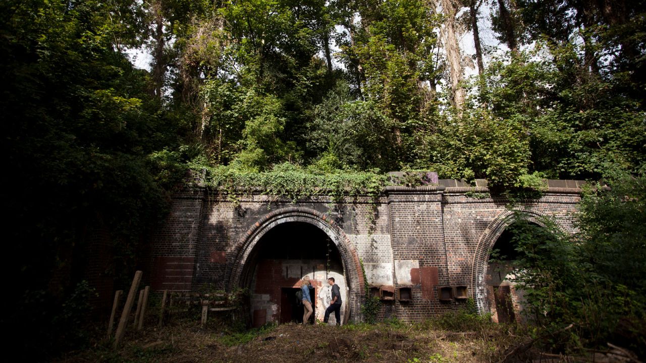 <strong>Open-air stations:</strong> The abandoned tunnels of the old Highgate station can be found along the Parkland Walk, which runs through woodland between Finsbury Park and Alexandra Palace, a result of the scrapped Northern Heights project. 