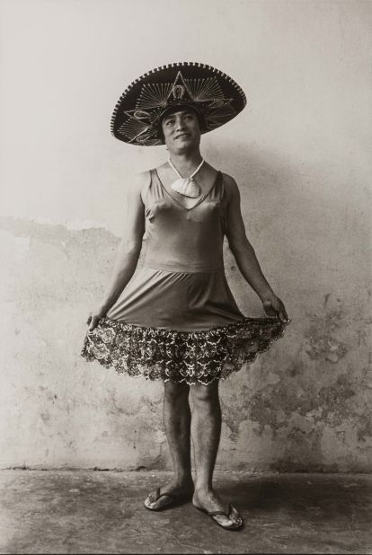 "In Magnolia con sombrero (Magnolia with Sombrero)," Juchitán (1986). Iturbide profiles a Muxe, a third-gendered person from Juchitán.