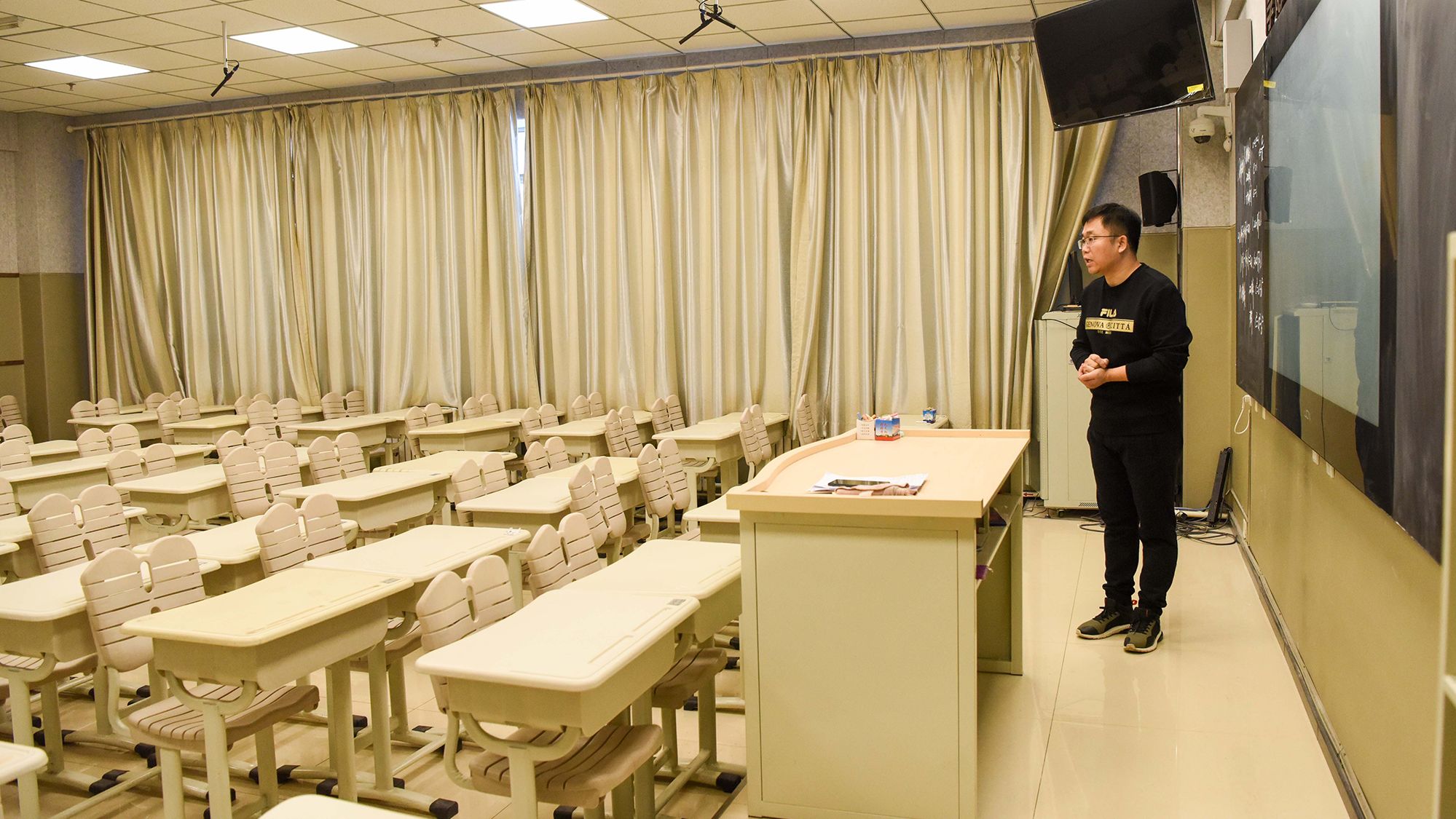 Teacher Zhang Weibao shoots a video course at a middle school in Urumqi, northwest China's Xinjiang Uygur Autonomous Region, on February 3, 2020. 