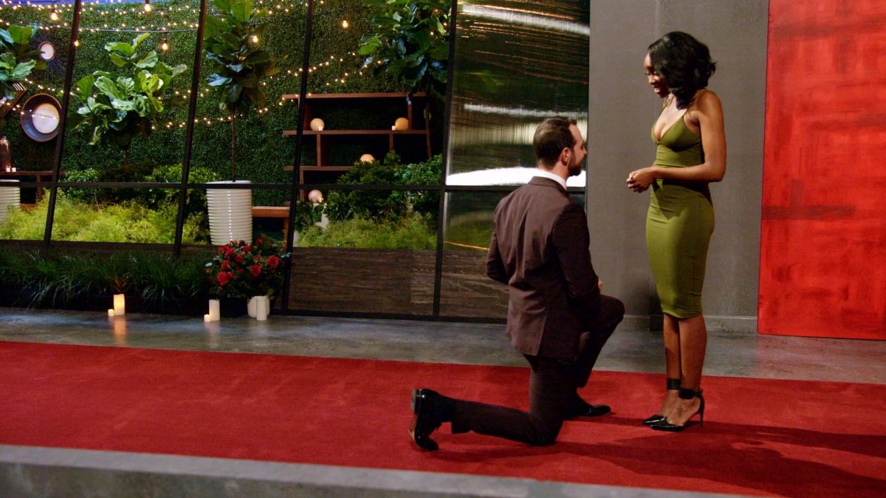Cameron proposes to Lauren on the Netflix dating series "Love Is Blind."