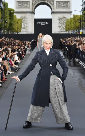 Helen Mirren walks the runway during Le Defile L'Oréal Paris x Balmain Spring-Summer 2018 (October 1, 2017)