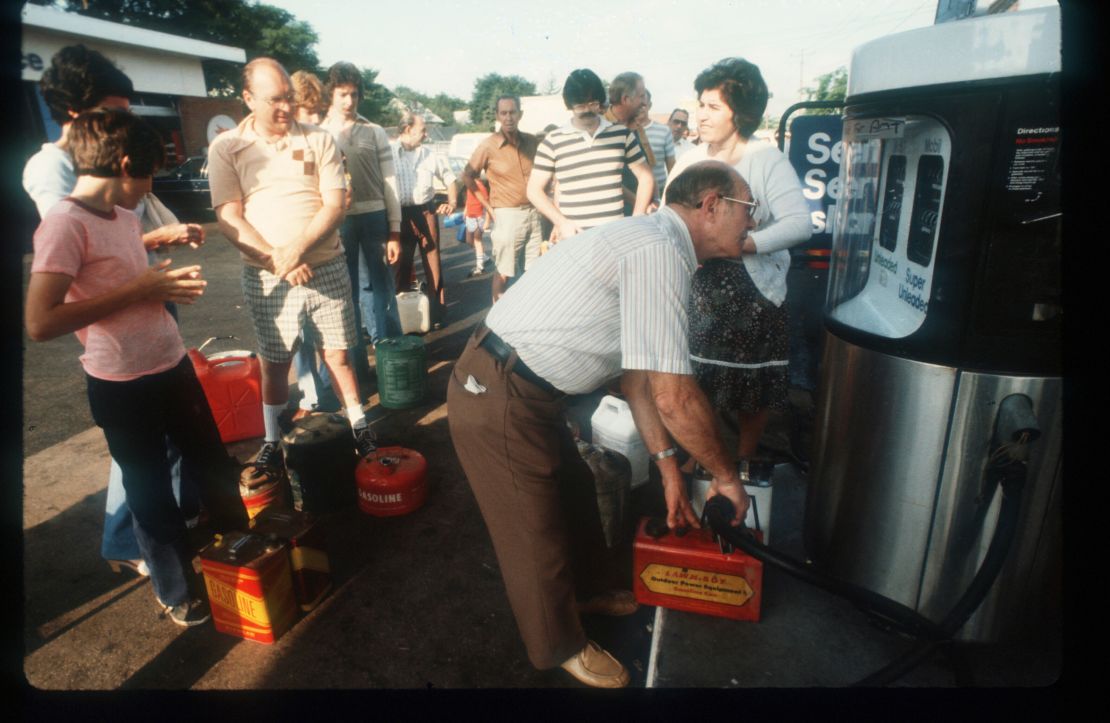 The stock market went up in the mid 1970s, even as the US economy grappled with high oil prices and runaway inflation. Long lines became common at gas stations, as gasoline prices exceeded $1 a gallon for the first time in history.