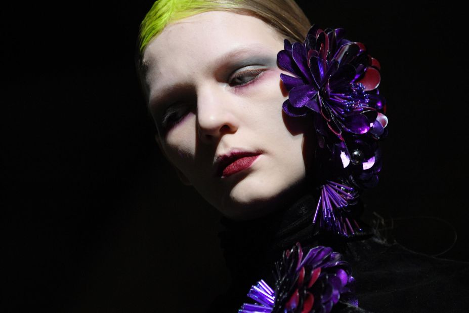 Dramatic makeup and accessories at Dries Van Noten Autumn-Winter 2020/21