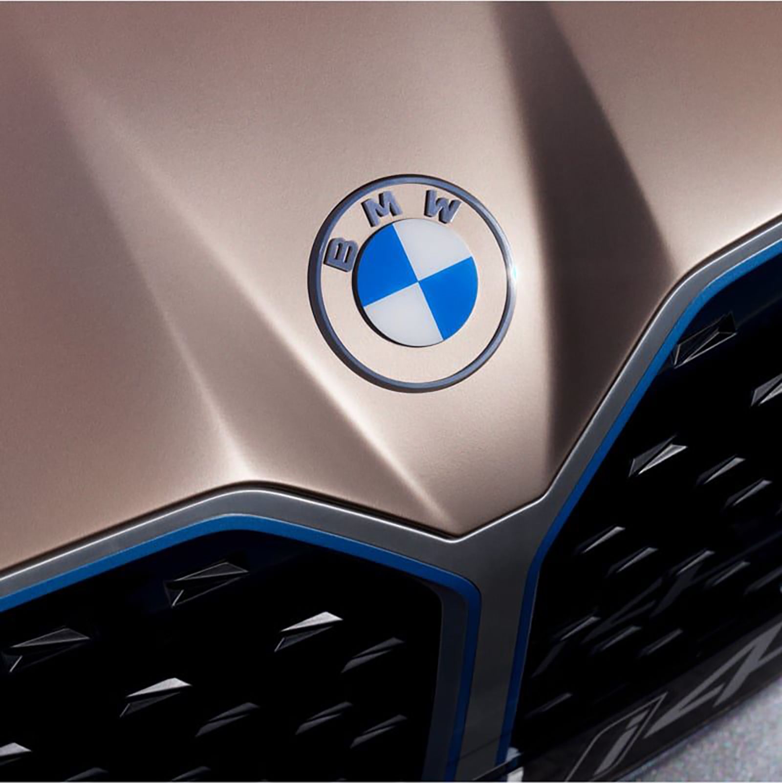 BMW redesigns its iconic logo