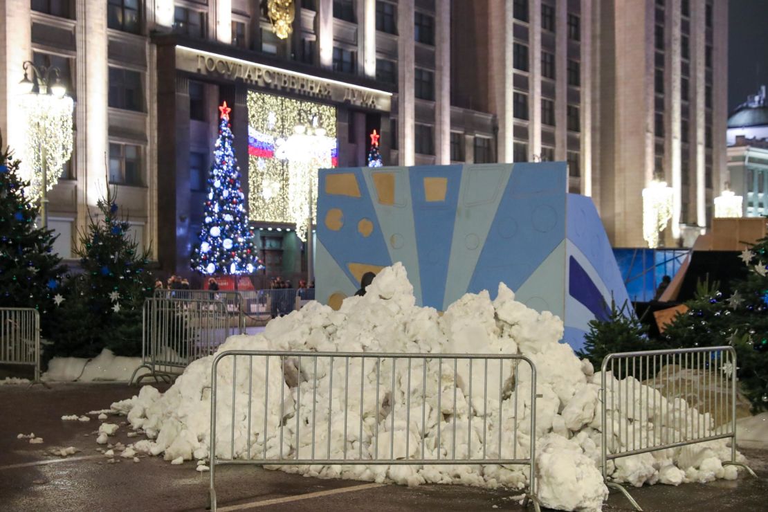 Piles of artificial snow were brought to central Moscow for the New Year celebrations. 