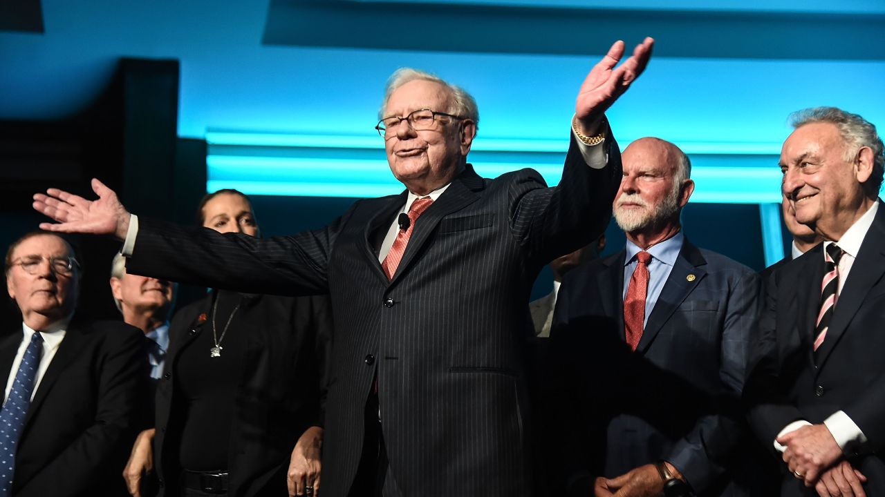 Philanthropist Warren Buffett (C) is joined onstage by 24 other philanthropist and influential business people featured on the Forbes list of 100 Greatest Business Minds during the Forbes Media Centennial Celebration at Pier 60 on September 19, 2017 in New York City. 