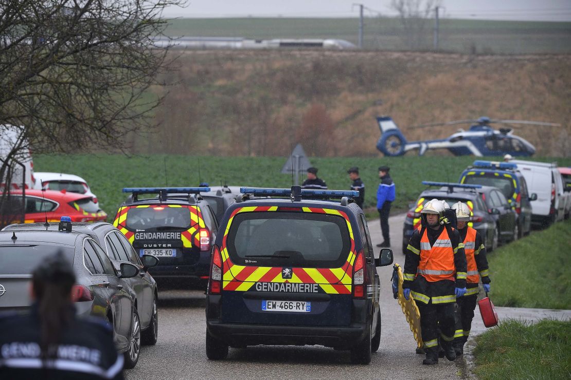 Emergency services were mobilized to deal with the derailment.