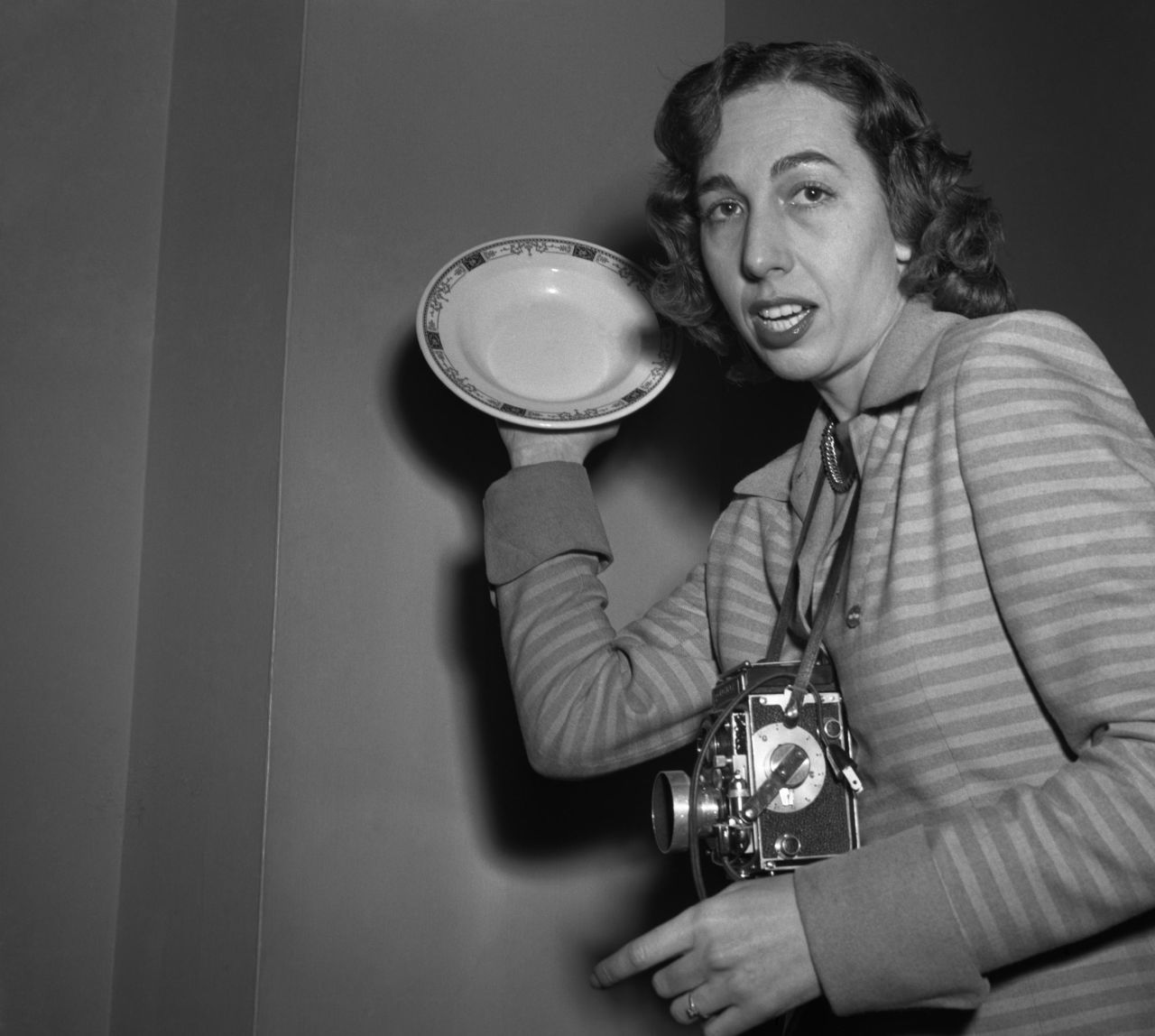 Marion Carpenter was one of the first female White House photographers, and she was the first woman to join the White House News Photographers Association. She was also the only woman among the photographers who traveled with US President Harry Truman. A Washington Times-Herald columnist once complained that Carpenter "teased and smiled" her way to get a senator's picture. Carpenter found the columnist in the Senate cafeteria and threw soup into his face.