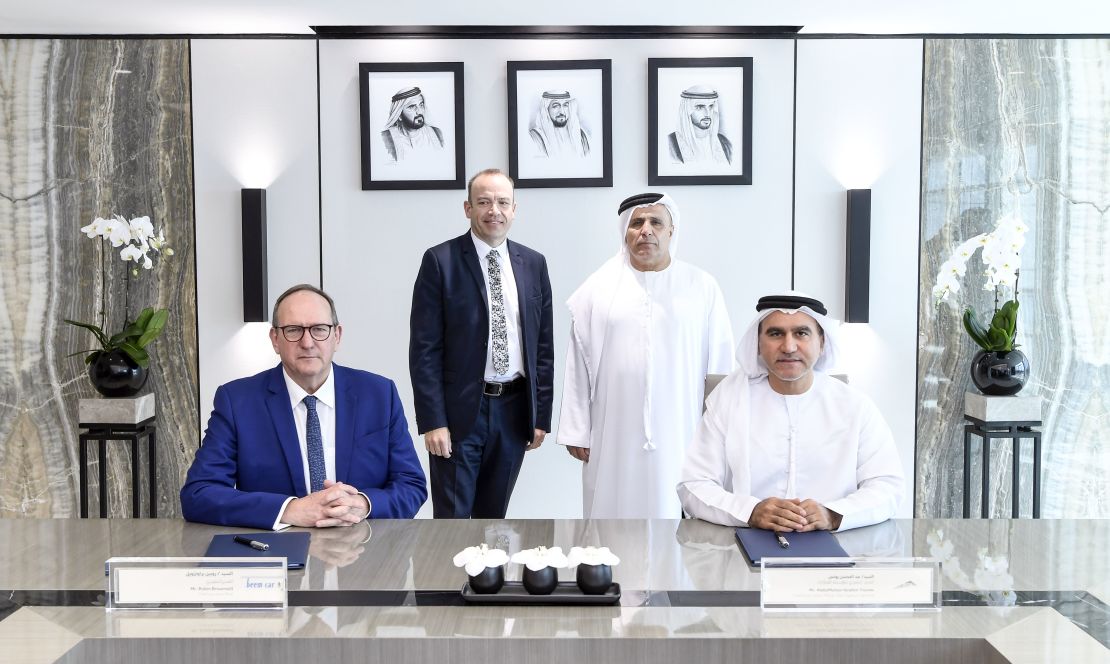 Signing of the MOU between Beemcar and the RTA, represented by the CEO Robin Brownsell (L) and Rail Agency CEO Abdul Mohsen Ibrahim Younes (R) respectively. 