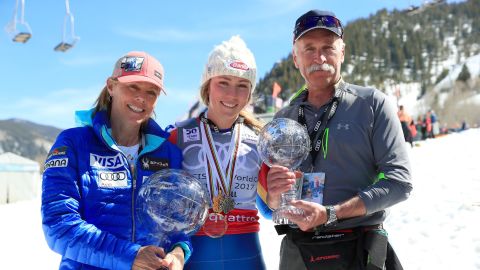 Mikaela Shiffrin (center) with mother Eileen and father Jeff in Aspen in March 2017.