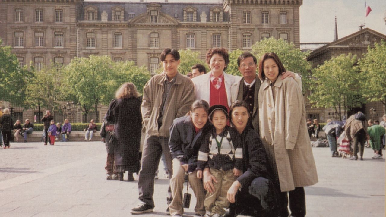 Thanathorn Juangroongruangkit (front right) with his parents and siblings in 1998. 