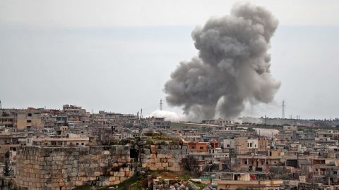 Plumes of smoke rise following Russian airstrikes on the village of al-Bara in the southern part of Syria's northwestern Idlib province on March 5, 2020.