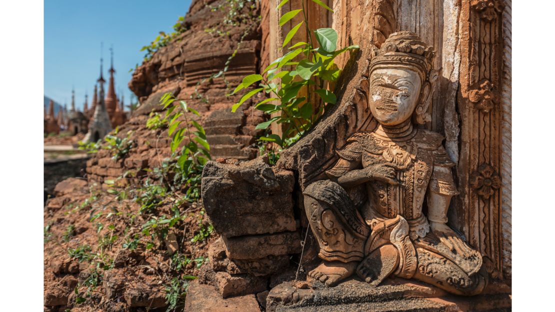 Romain Veillon took photos of the Buddha statues and pagodas of Indein, in Myanmar.