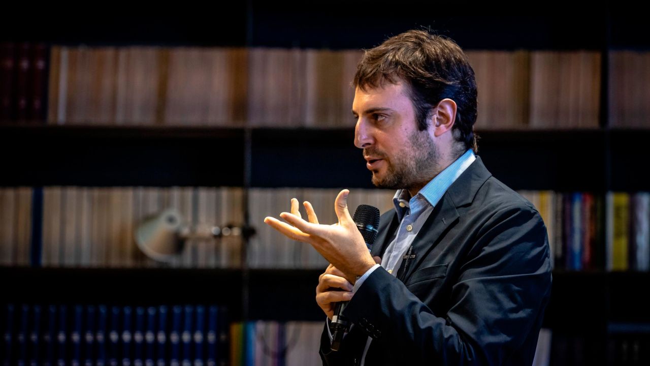 Journalist Beniamino Pagliaro warns other countries may face a similar situation to Italy's soon.