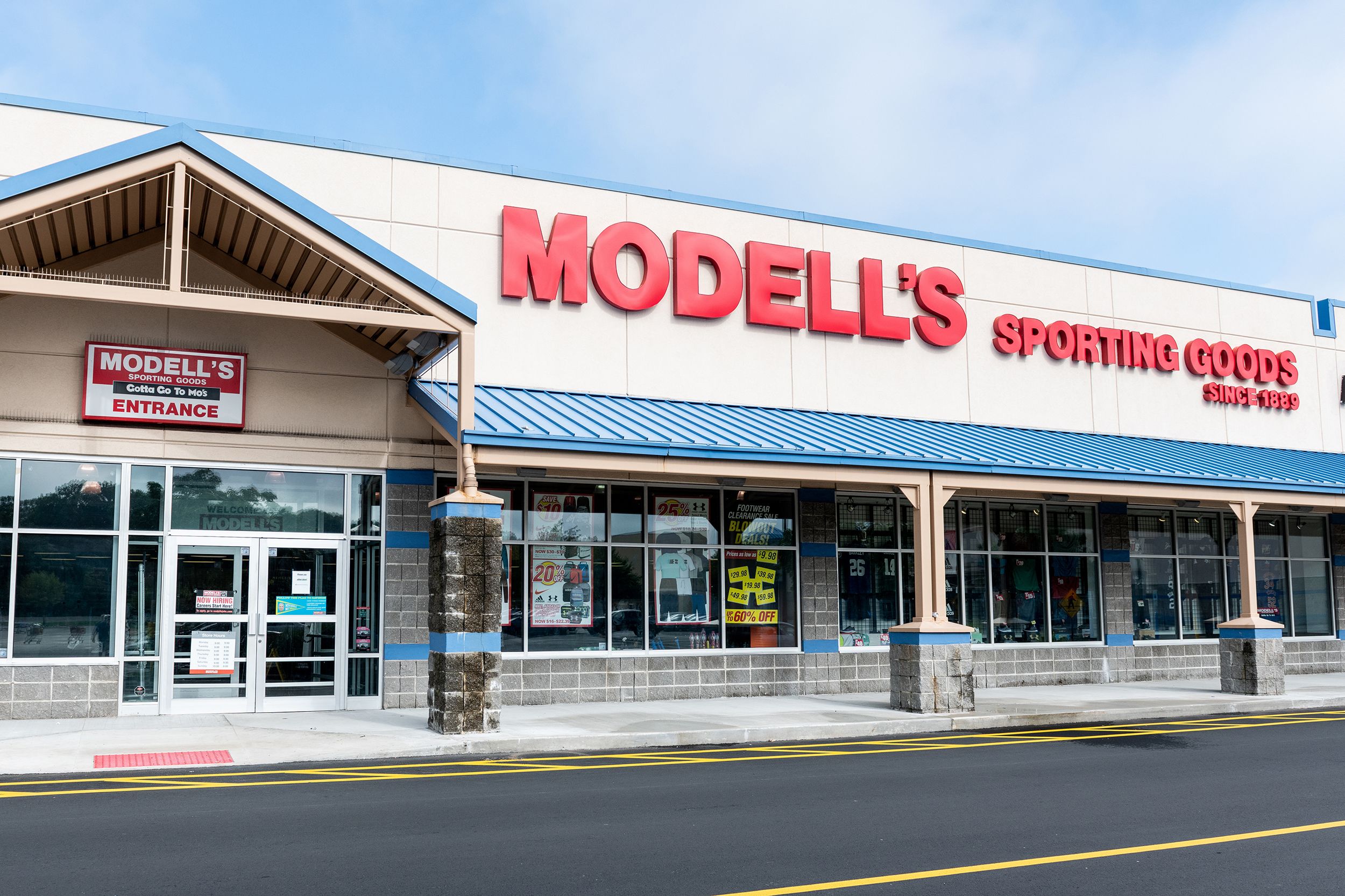 Modell's, filing for bankruptcy, will close all its stores