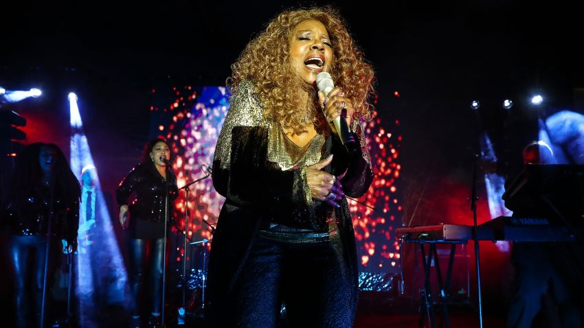 MEXICO CITY, MEXICO - FEBRUARY 04: Gloria Gaynor performs during a show as part of the amfAR Gala Mexico City 2020 on February 04, 2020 in Mexico City, Mexico. (Photo by Hector Vivas/Getty Images for amfAR)