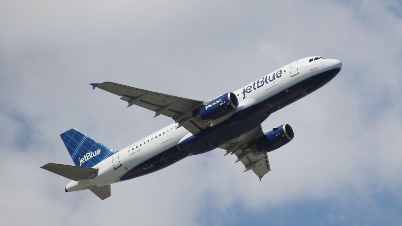 An Airbus A320-232 operated by JetBlue takes off from JFK Airport in 2019. 