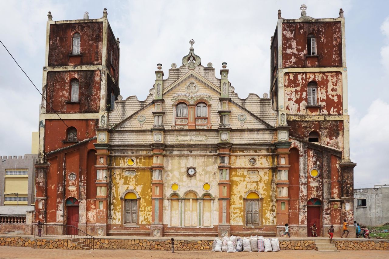 Porto-Novo is the official capital of Benin, where the Grand Mosque is located.