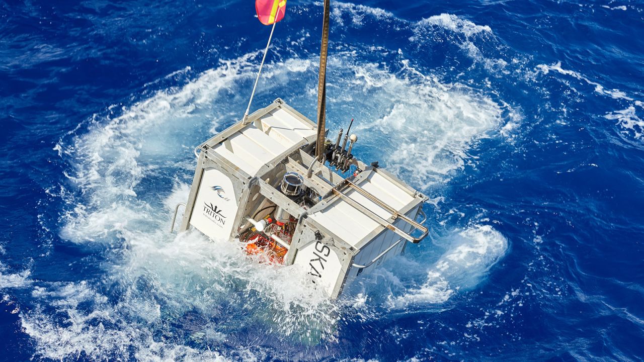 <strong>Science landers:</strong> Prior to each dive, this lander is launched. It sends back detailed reports on ocean conditions at depth, and acts as a communication and navigation aid. 