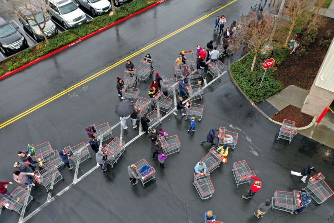 Hundreds of people lined up to enter a Costco in Novato, California, on March 14. Many people have been stocking up on food, toilet paper and other items. As a response to <a href="https://trans.hiragana.jp/ruby/https://www.cnn.com/2020/03/09/health/toilet-paper-shortages-novel-coronavirus-trnd/index.html" target="_blank">panic buying,</a> retailers in the United States and Canada have started limiting the number of toilet paper that customers can buy in one trip.