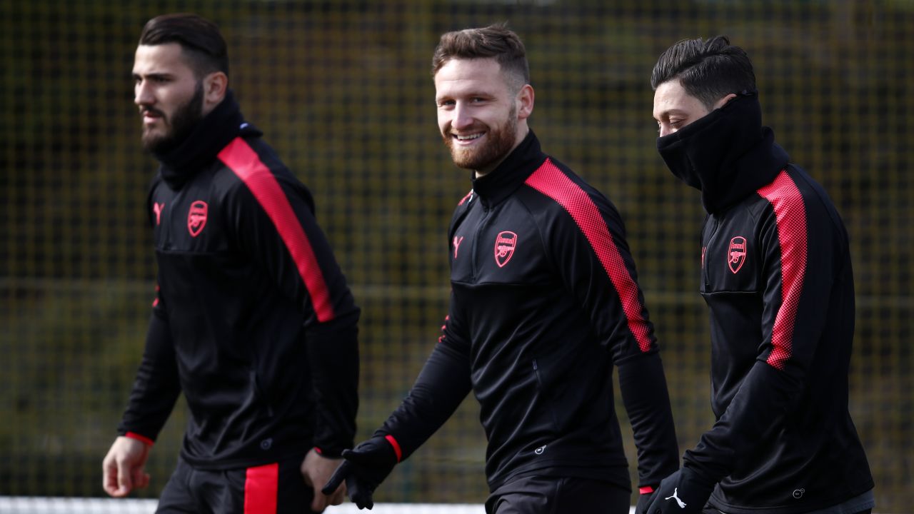 Arsenal's Shkodran Mustafi (center) and Mesut Ozil (right) have been gaming while football has been postponed.