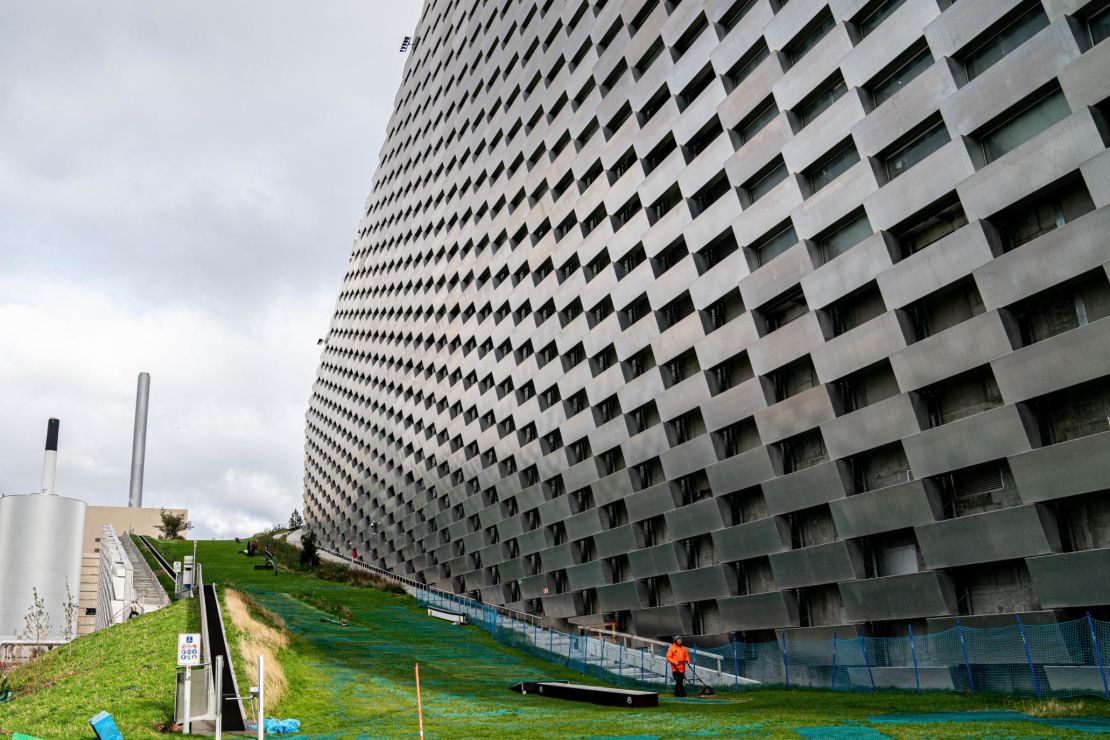 The waste-to-energy plant CopenHill has an unexpected bonus: It's also a place