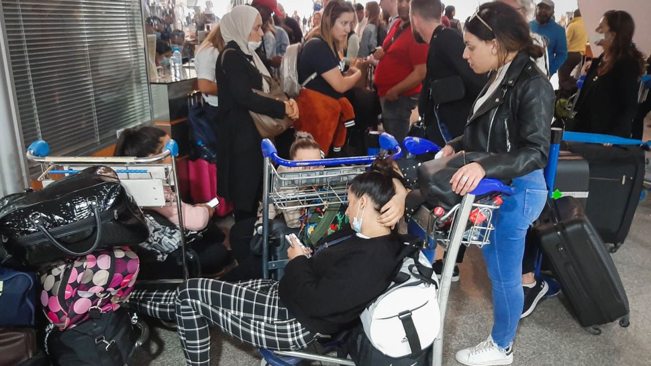 Many passengers were shocked by the suddeness of the announcment.