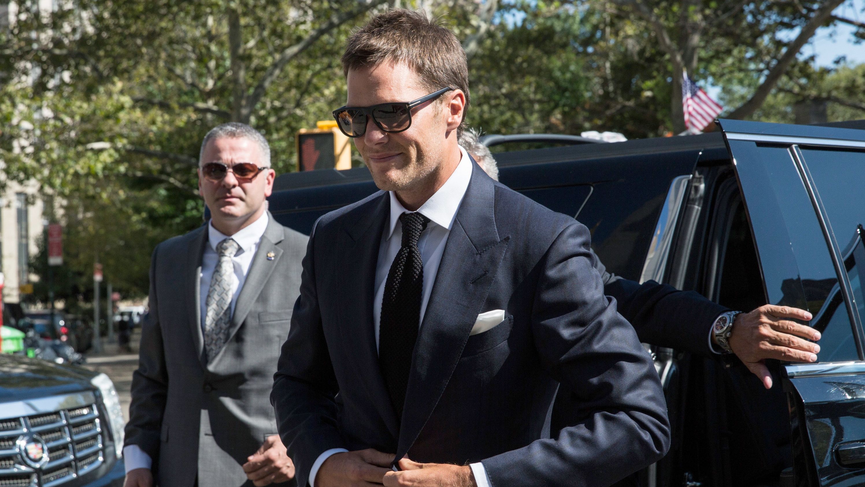 Brady arrives at a federal court to appeal his suspension for "Deflategate."
