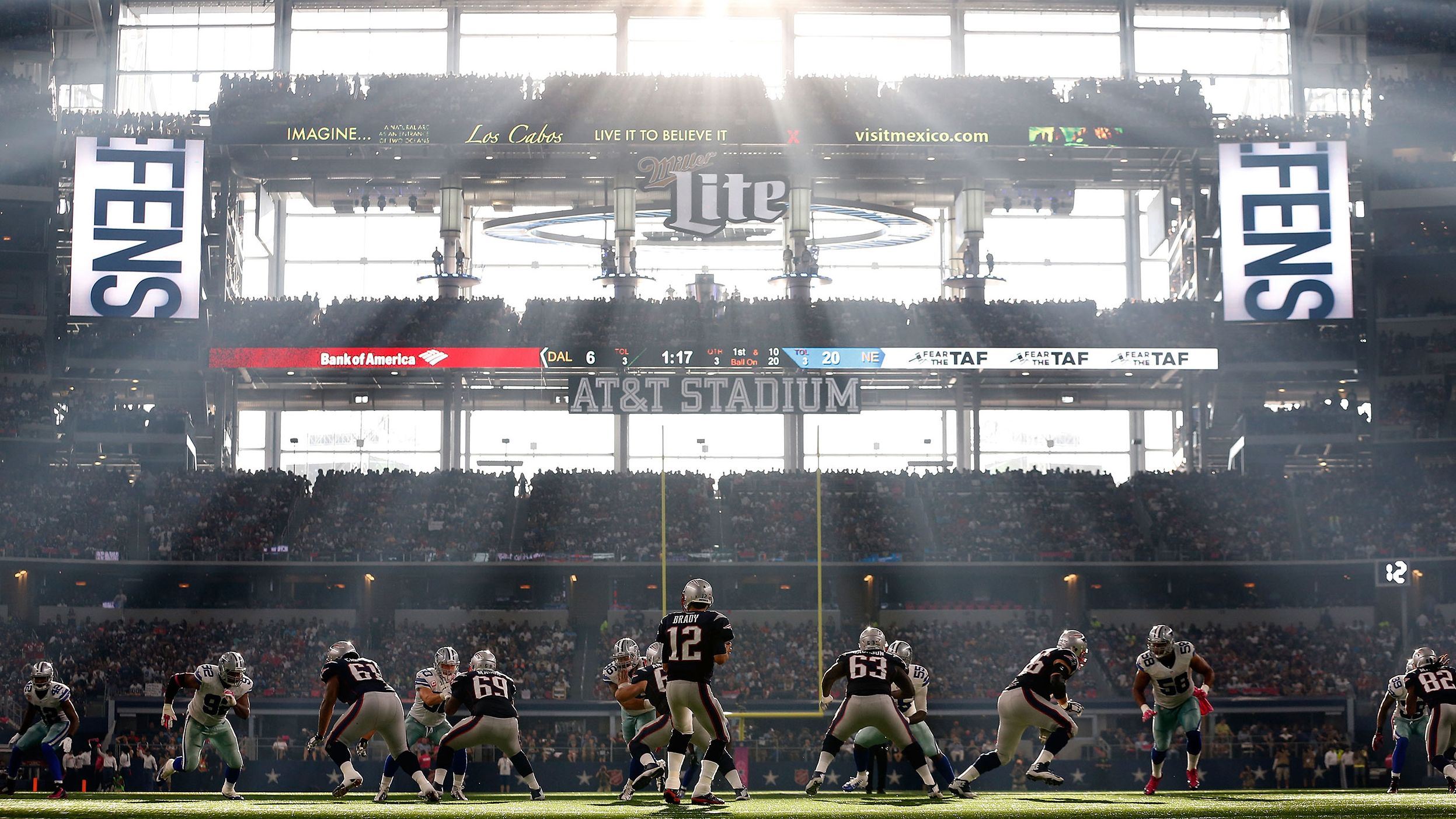 Brady drops back to pass during a game against Dallas in October 2015.