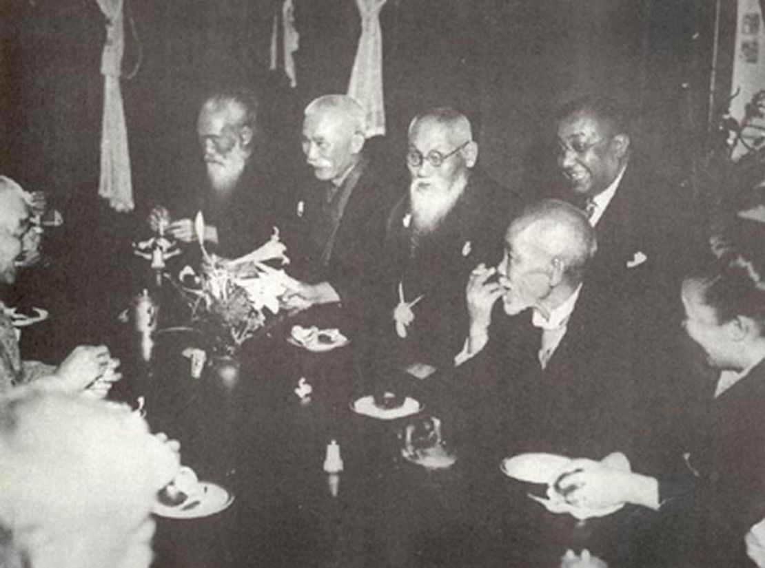 A dinner party held in honor of  Bose in 1915 by his close Japanese friends, including Mitsuru Tōyama (centre, behind the table), and Tsuyoshi Inukai (to the right of Tōyama). Bose is pictured behind Tōyama is Bose.