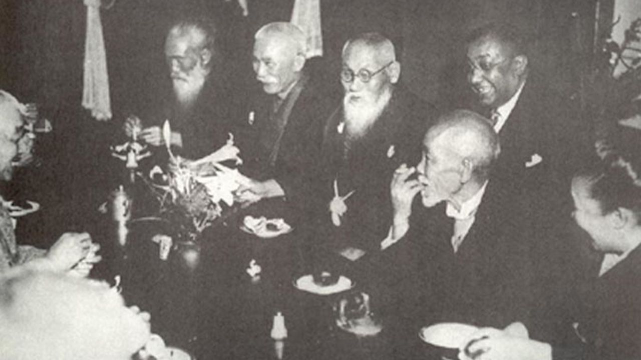 A dinner party held in honor of  Bose in 1915 by his close Japanese friends, including Mitsuru Tōyama (centre, behind the table), and Tsuyoshi Inukai (to the right of Tōyama). Bose is pictured behind Tōyama is Bose.
