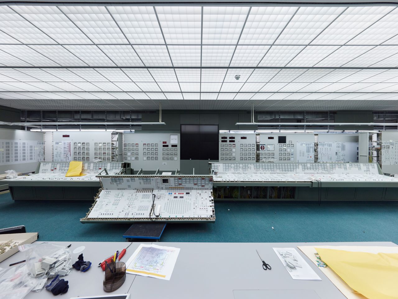As well as power plants, Ludewig also photographed training facilities, such as this simulation control center in Essen.