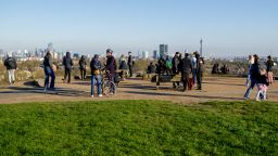 LONDON, ENGLAND - MARCH 22: Members of the public seen congregating with friends on Primrose Hill on March 22, 2020 in London, England. Coronavirus (COVID-19) has spread to at least 188 countries, claiming over 13,000 lives and infecting more than 300,000 people. There have now been 5,018 diagnosed cases in the UK and 233 deaths. (Photo by Ollie Millington/Getty Images)