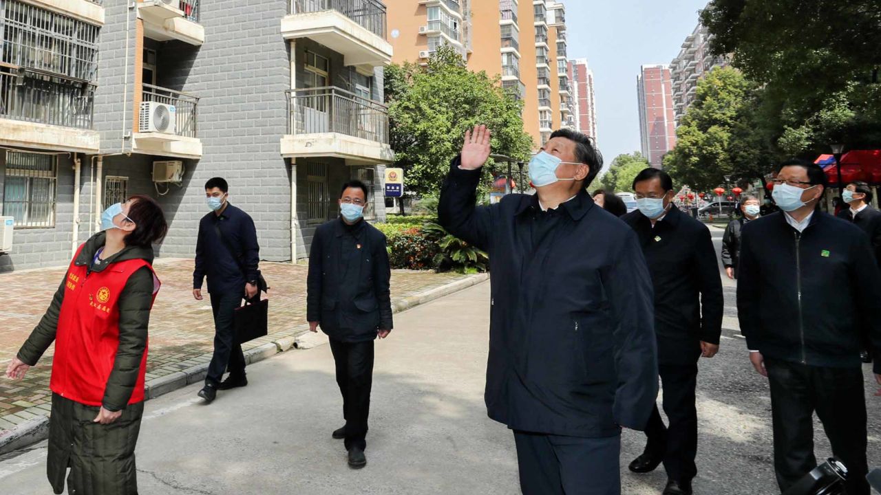 Chinese President Xi Jinping waves to residents who are quarantined at home on March 10.