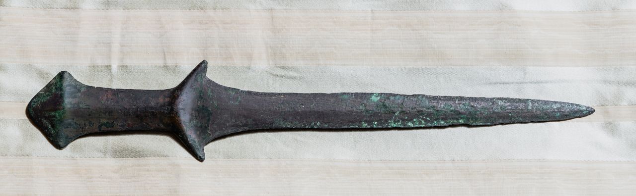 02 bronze age sword discovered