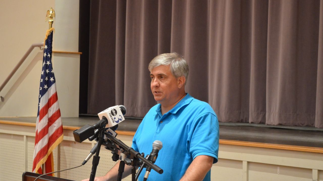 Florida mayor donates salary to pay residents' utility bills during