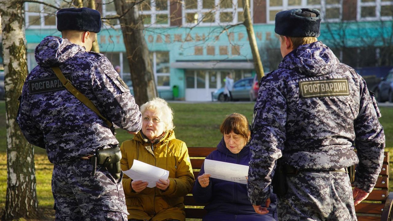 Russian Rosguardia (National Guard) soldiers speak to pensioners in Moscow, as the city ordered residents over 65 and those suffering from chronic conditions to stay home for 19 days.