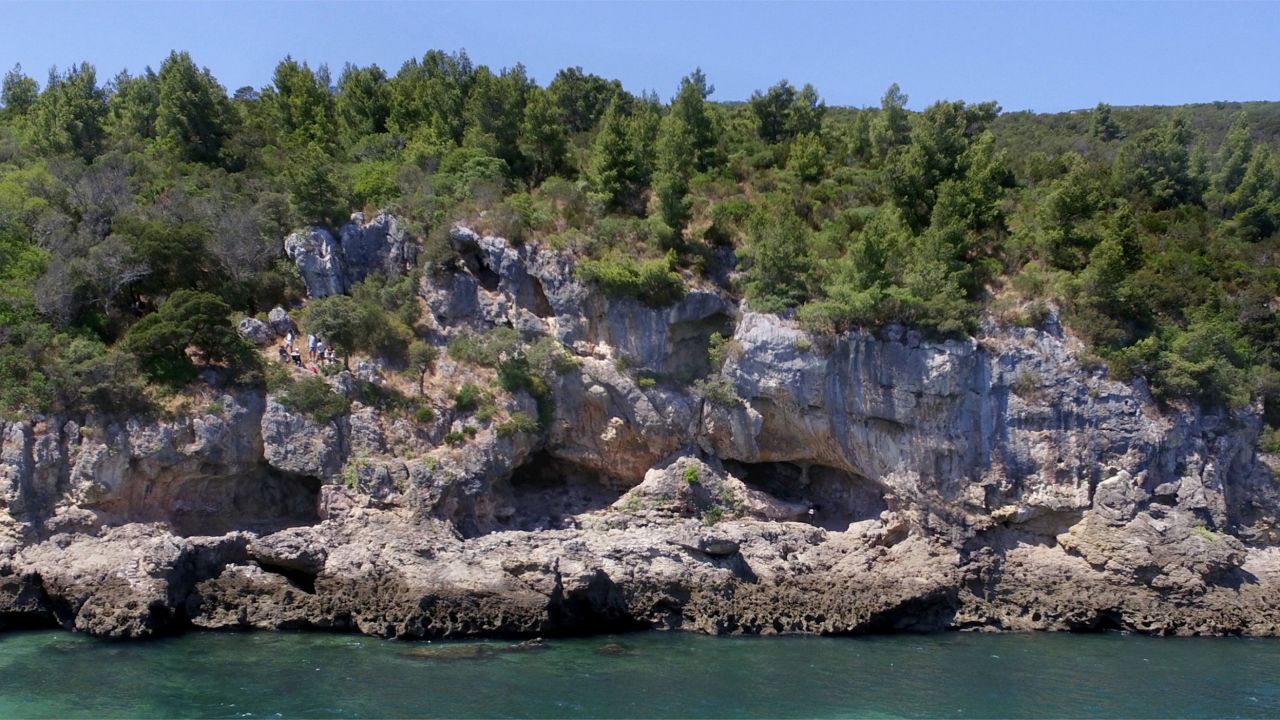 A view on the Figueira Brava cave with its three entrances. 