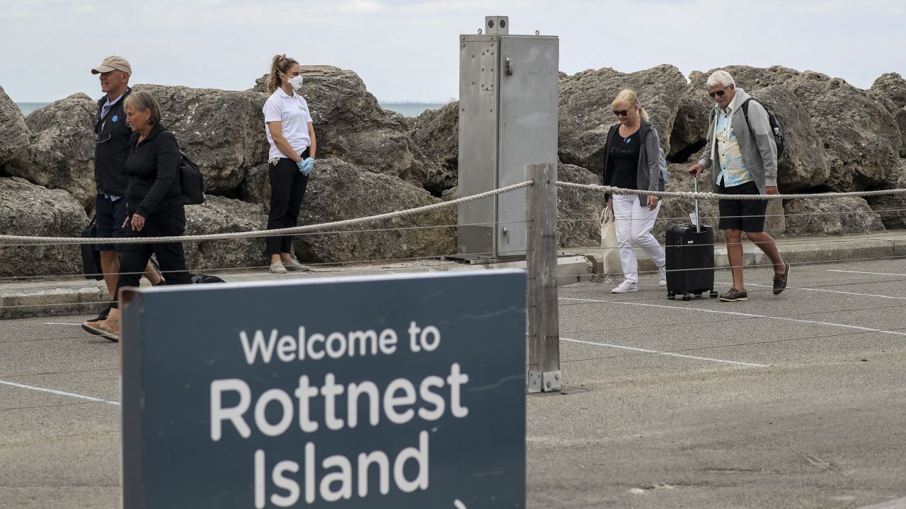 West Australian passengers disembark Vasco de Gama cruise ship and head to Rottnest Island to quarantine.