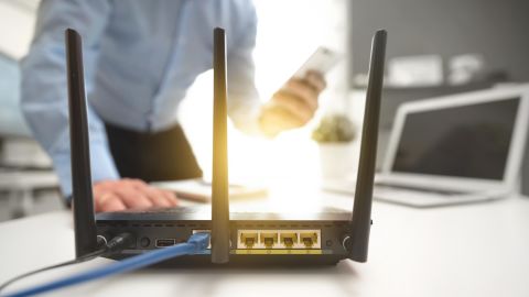 Mesh routers versus traditional routers