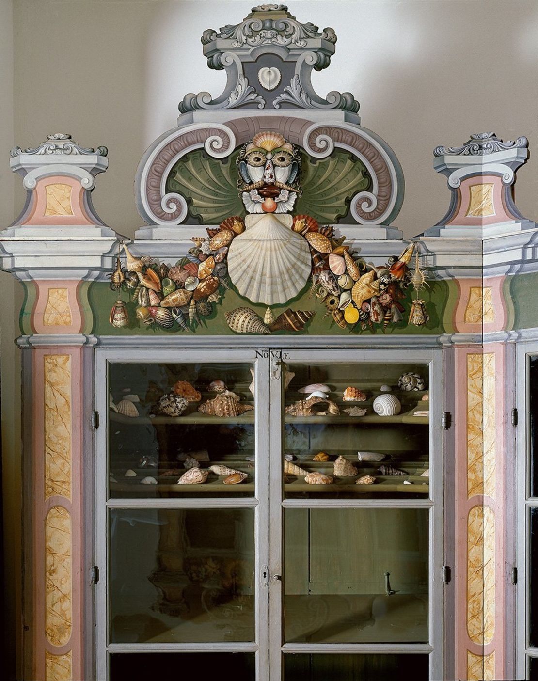 Pediment with a mask in the style of Giuseppe Arcimboldo (c. 1730s). Halle, Francke Foundations Chamber of Art and Natural History.