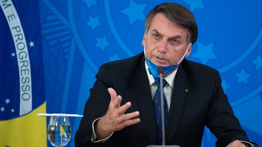BRASILIA, BRAZIL - MARCH 20: Jair Bolsonaro President of Brazil takes off his protective mask to speak to journalists during a press conference about outbreak of the coronavirus (COVID - 19) at the Planalto Palace on March 20, 2020 in Brasilia, Brazil. (Photo by Andressa Anholete/Getty Images)
