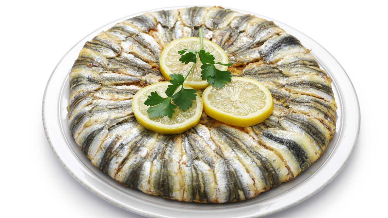 <strong>Hamsili pilav:</strong> Served in winter time, hamsili pilav is an oven baked rice dish with a layer of fresh anchovies arranged on top.